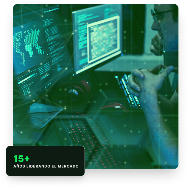 Equipo monitoreando infraestructura de ciberseguridad